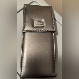 It Cosmetics makeup brush case